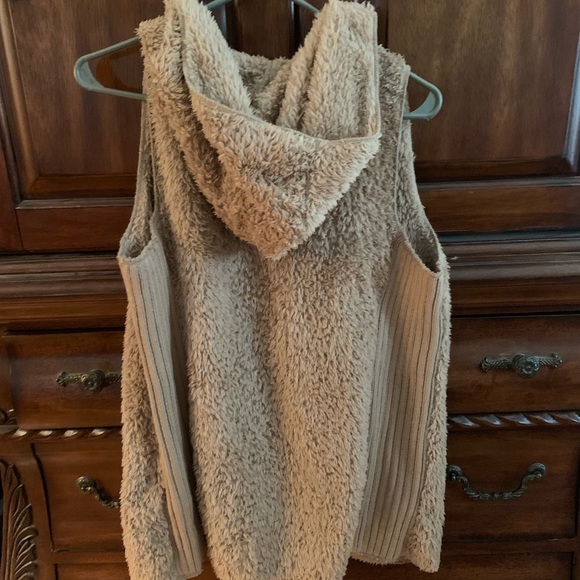 Vest - Picture 2 of 2